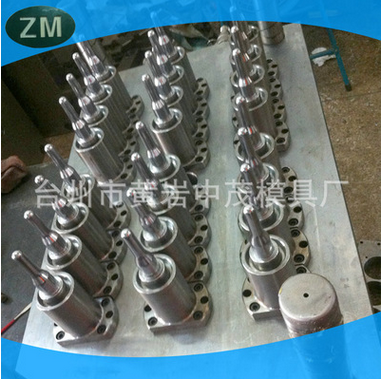 一出三十二針閥式瓶坯模具